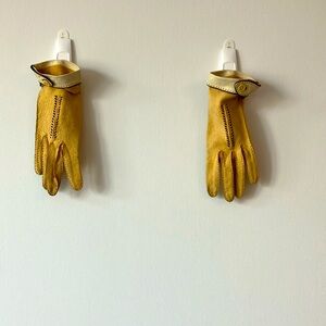 Ginger Rogers’ driving gloves